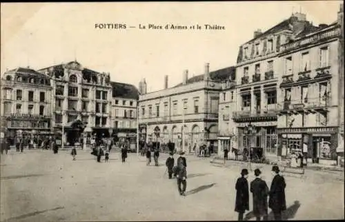 Ak Poitiers Vienne, La Place d'Armes, Théâtre,  Architektur, Menschen auf der Straße