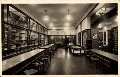 Ak Chemnitz in Sachsen, Innenansicht eines Geschäftslokals, Tische, Stühle, Bücherregale, Beleuch