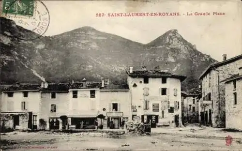Ak Saint-Laurent-en-Royans Drome, der Große Platz