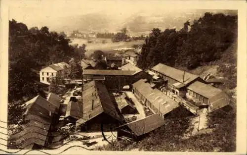 Ak Renage Isère, Blick auf eine Industrieanlage, bewaldete Umgebung,  Fotografie