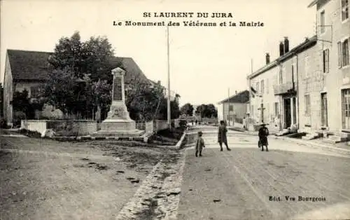 Ak Saint Laurent du Jura, Das Veteranendenkmal und das Rathaus