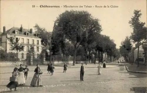 Ak Châteauroux Indre, Straße Route de la Châtre, Häuser, Bäume, Personen, Tabakfabrik