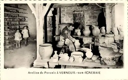 Ak Verneuil sur Indre Indre-et-Loire, Töpferwerkstatt, Töpferer
