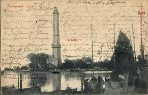 Ak Świnoujście Swinemünde Pommern, Sicht auf den Leuchtturm, Boote im Wasser, Handgeschriebener T