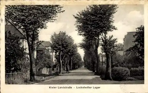 Ak Lockstedt in Holstein, Lockstedter Lager, Kieler Landstraße, Bäume, Wohnhäuser entlang der Str