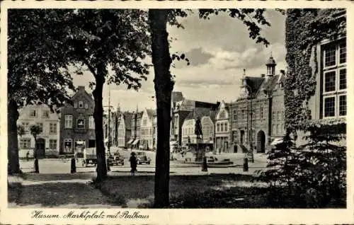 Ak Husum in Nordfriesland,  Marktplatz, Rathaus,  Gebäude, Bäume, Menschen