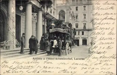 Ak Luzern Stadt Schweiz, Arrivée a l'Hotel Schweizerhof, Kutsche, Gäste am Hoteleingang