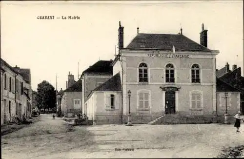 Ak Cravant Indre et Loire, Mairie, republikanisches Gebäude, Straße, ältere Architektur