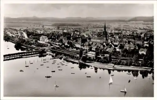 Ak Radolfzell am Bodensee, Luftaufnahme, Stadtansicht, Bodensee, Boote, Kirche, Landschaft
