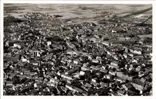 Ak Kaiserslautern in der Pfalz, Luftaufnahme, viele Häuser, Stadtansicht, landwirtschaftliche Flä