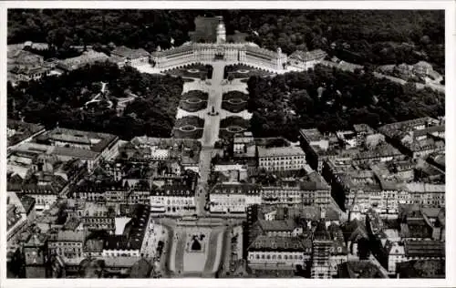 Ak Karlsruhe in Baden, Luftaufnahme von  Schlossgarten,  Gebäude, Stadtansicht