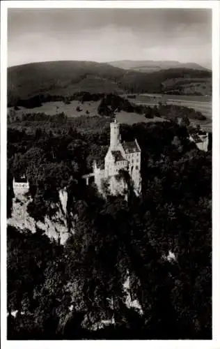 Ak Lichtenstein in Sachsen, Schloß  Berglandschaft,  Architektur
