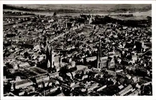 Ak Speyer am Rhein, Luftaufnahme von  Kirchen und Stadtbauwerke, Rhein im Hintergrund