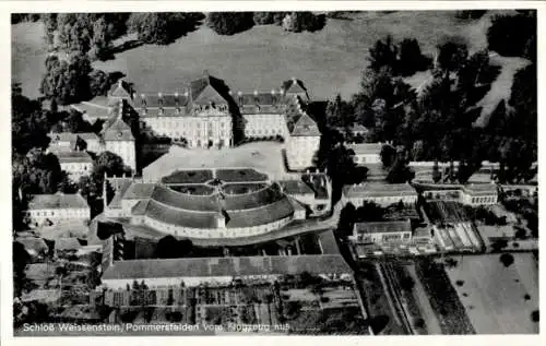Ak Pommersfelden in Oberfranken, Luftaufnahme Schloss Weissenstein, Fliegeraufnahme