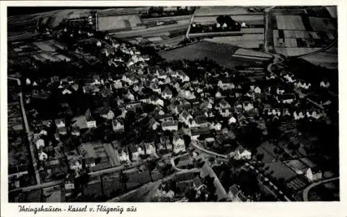 Ak Kassel in Hessen, Luftaufnahme, Wohnsiedlung, Felder, Schwarz-Weiß-Fotografie