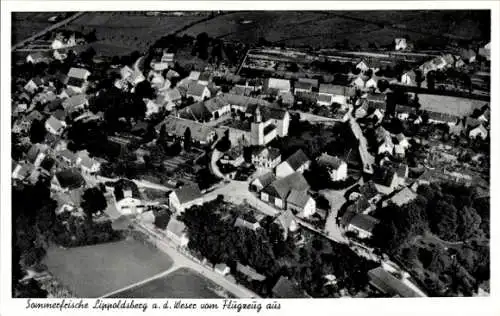 Ak Lippoldsberg Wahlsburg Weserbergland, Luftaufnahme, Häuser, grüne Landschaft, 