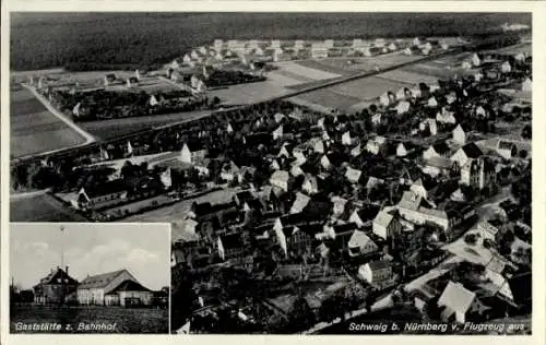Ak Schwaig bei Nürnberg Mittelfranken, Luftaufnahme, Gaststätte z. Bahnhof, schöne Fremdenzimmer,