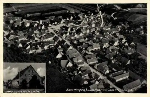 Ak Asselfingen Schwäbische Alb, Luftaufnahme, Gasthaus z Krone, Wohnhäuser, Straßenansicht