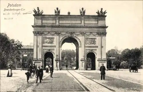 Ak Potsdam in Brandenburg, Brandenburger Tor mit Luisenplatz