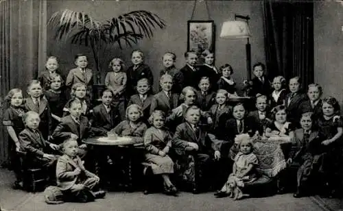 Ak Schaefer's Märchenstadt Liliput, Liliputaner