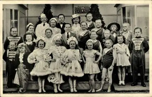 Ak C.H. Schäfers Zirkus-Stadt Liliput, Kostüme, Gruppenbild