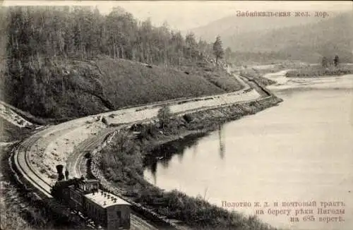 Ak Sabaikalskaja schelesnaja doroga, Transbaikal-Eisenbahn auf der Strecke auf Ufer des Ingoda-Fluss