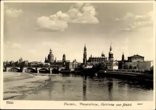 Ak Dresden Altstadt, Frauenkirche, Hofkirche, Schloss