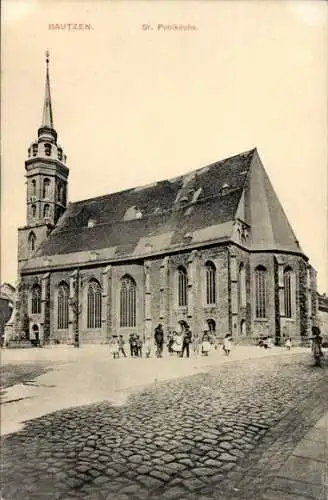 Ak Bautzen in der Oberlausitz, St. Petrikirche,  Architektur, Menschen auf der Straße
