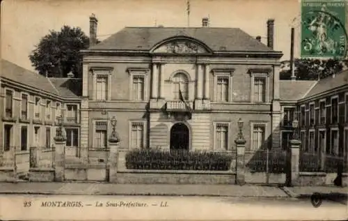 Ak Montargis Loiret,  der Sous-Préfecture, französische Republik, frische Bäume