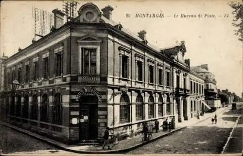 Ak Montargis Loiret, Postgebäude, Architektur, Straßenansicht, Radfahrer, Schwarz-Weiß