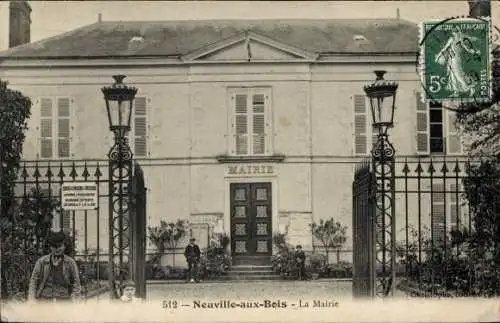 Ak Neuville aux Bois en Loiret, La Mairie, Ansicht des Rathauses, Tor