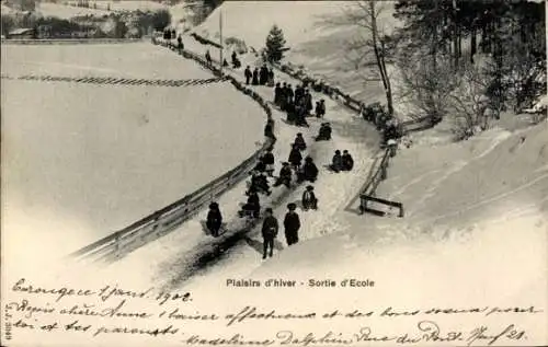 Ak Carouge Kanton Genf, Wintervergnügen, Schulausgang, Personen in Winterkleidung