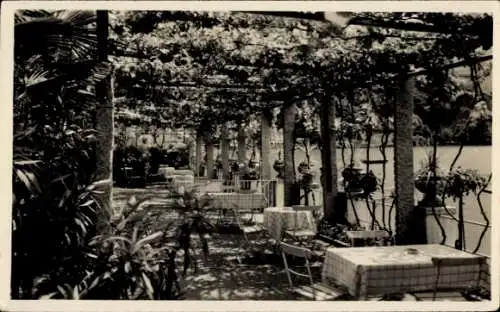 Ak Lugano Kanton Tessin Schweiz, Gemütlicher Außenbereich, Tische, Pflanzen, Pilastern, ruhige At