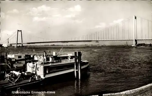 Ak Emmerich am Niederrhein, Rheinbrücke Emmerich-Kleve, Schiff