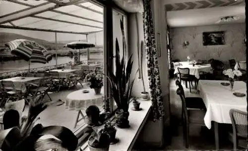 Ak Uerzig Ürzig an der Mosel, Hotel Weinhaus Moselschild, Terrasse, Inh. Emil Schild