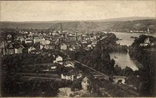 Ak Koblenz am Rhein, Blick auf die Stadt  Flussansicht, viele Gebäude, grünes Ufer