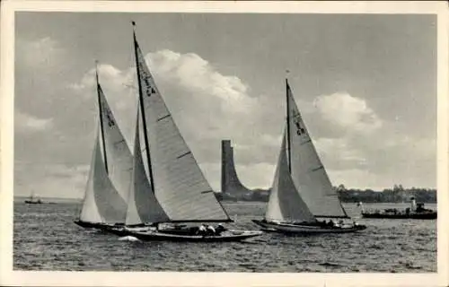 Ak Kiel, Segelboote, Regatta auf der Förde, Wolken, Wasser, Turm im Hintergrund