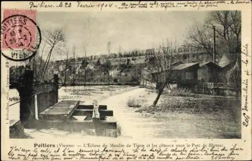 Ak Poitiers Vienne, L'Ecluse du Moulin de Tison, Parc Blossac, Flusslandschaft