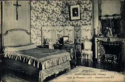 Ak Montmorillon Vienne, Hotel de Moussac, Chambre Louis XV, Elegantes Zimmer, Wandverkleidung, Ka