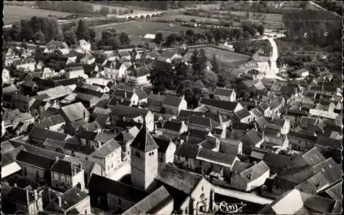 Ak Lezinnes Yonne, Luftaufnahme von  viele Dächer, grünes Umland,  Architektur