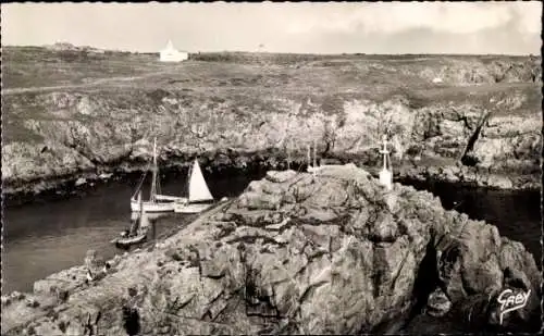 Ak Île d’Yeu Vendée, Port et Chapelle de la Meule