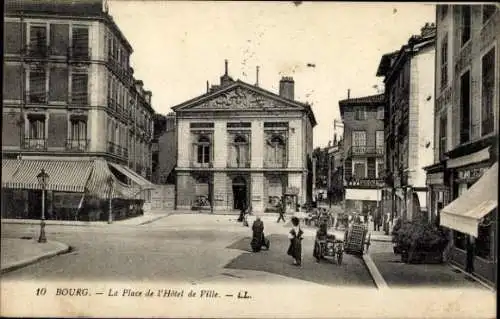Ak Bourg en Bresse Ain, La Place de l'Hôtel de Ville,  Architektur, Straßenansicht, Personen