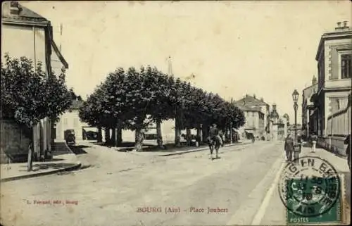 Ak Bourg en Bresse Ain,  Architektur, Platz Joubert, Bäume, Straße, Reiter