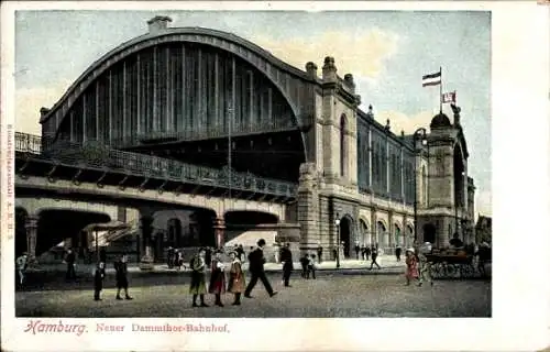 Ak Hamburg Mitte Altstadt, Neuer Dammthor-Bahnhof,  Architektur, Menschen auf der Straße