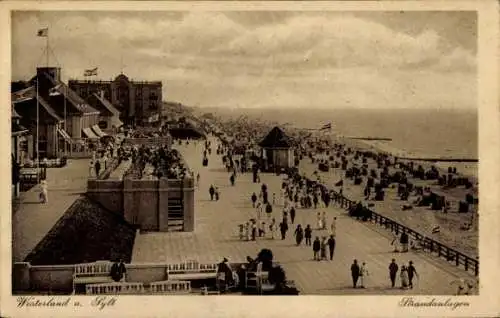 Ak Westerland auf Sylt, Strandpromenade mit vielen Menschen, Häusern, Strandkörben, Meer