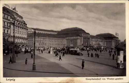 Ak Leipzig, Hauptbahnhof, Hotel  Menschen auf der Straße,  Architektur