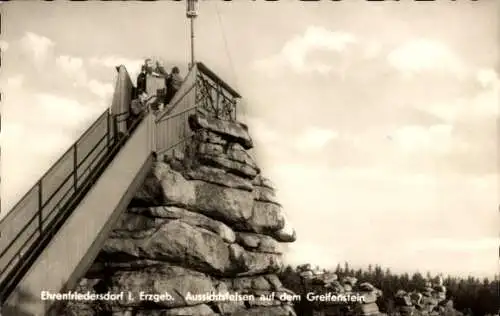 Ak Weißbach Amtsberg im Erzgebirge, Aussichtsfelsen auf dem Greifenstein, Brücke, Personen