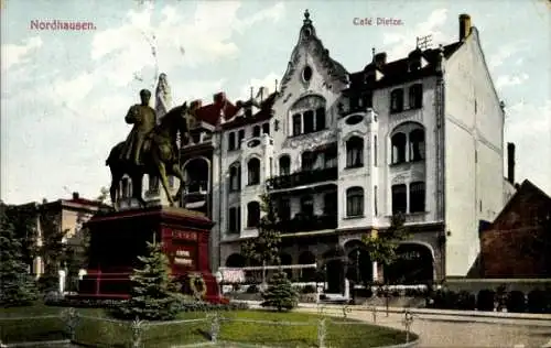Ak Nordhausen am Harz, Statue, großes Gebäude, Café Dietze, grüner Park, blauer Himmel