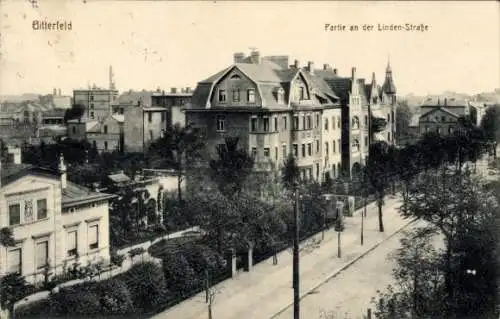 Ak Bitterfeld in Sachsen Anhalt,  Partie an der Linden-Straße, Stadtansicht