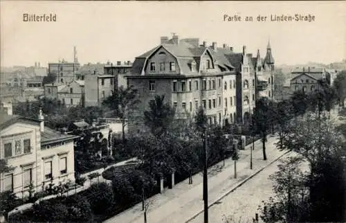 Ak Bitterfeld in Sachsen Anhalt, Stadtansicht von  Partie an der Linden-Straße